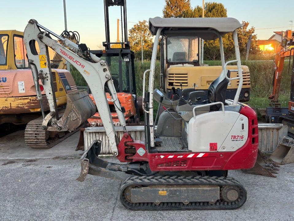 Takeuchi TB216 Foto 1