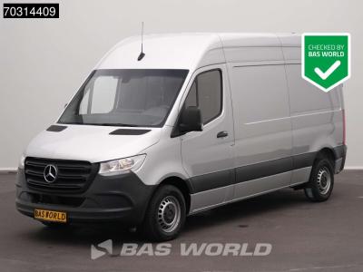 Mercedes-Benz Sprinter 215 CDI Automaat 150pk L2H2 MBUX Camera Airco Parkeersensoren CarPlay Euro6 L2 A/C in vendita da BAS World B.V.
