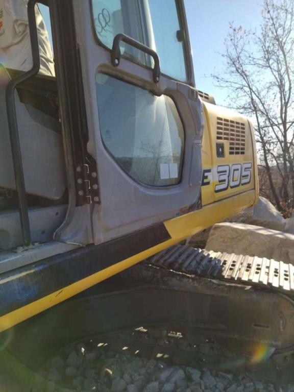 New Holland E305B Foto 3