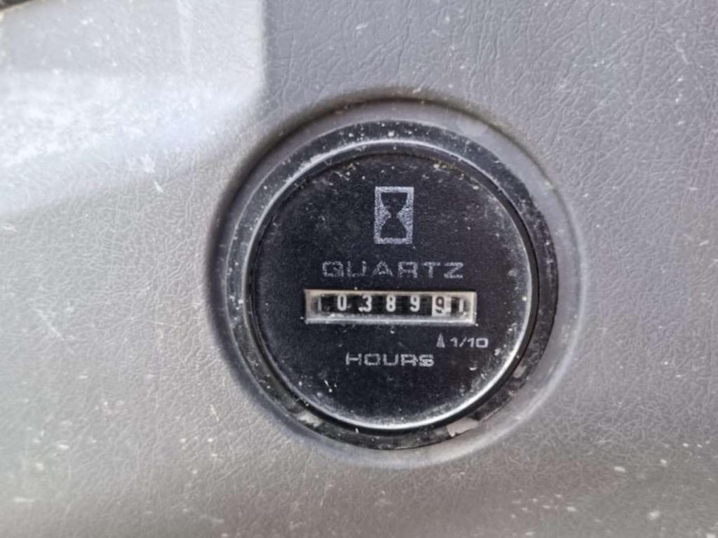 New Holland E305B Foto 5
