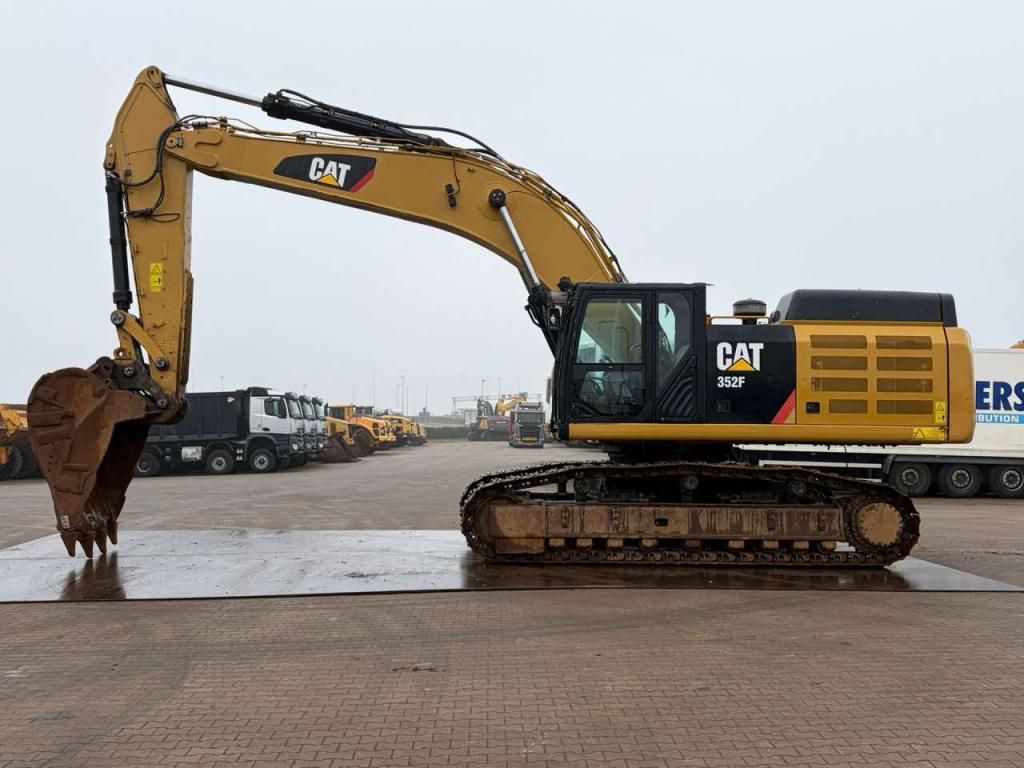 Caterpillar 352F Foto 1