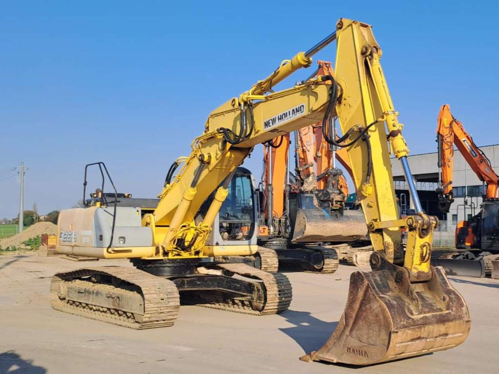 New Holland E265 Foto 7