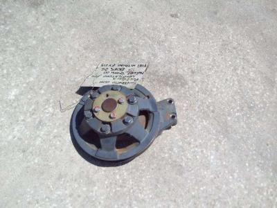 Supporto con puleggia ventilatore per Fiat Hitachi EX215 - MOTORE TERMICO 8065.25 in vendita da OLM 90 Srl