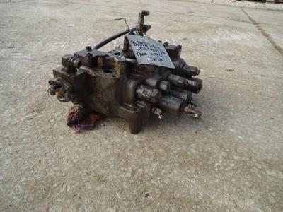 Distributore idraulico per Hitachi ZW310 in vendita da OLM 90 Srl