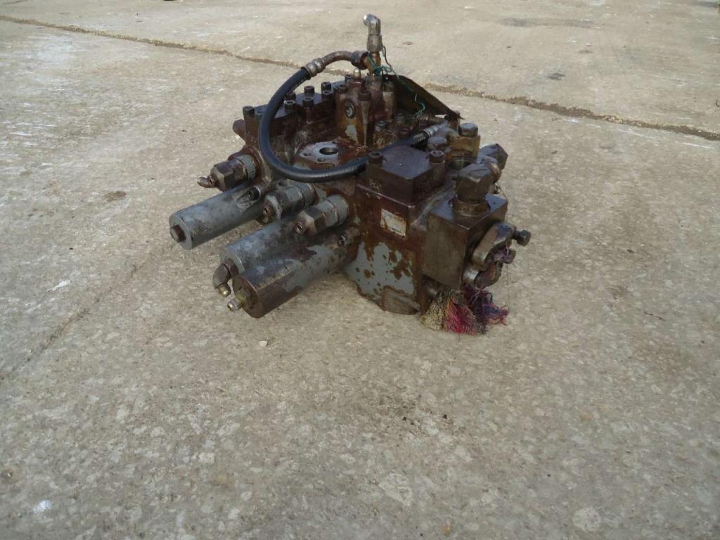 Distributore idraulico per Hitachi ZW310 Foto 3