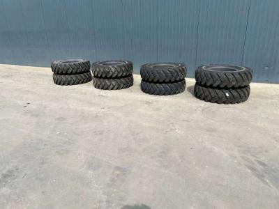 Pneumatico per Komatsu 1000 x 20 Set / 10.00 x 20: 4x2 Tyres in vendita da Smitma B.V.