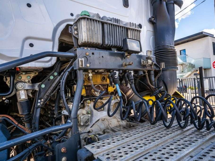 Mercedes-Benz AROCS 2045 AS (cardan) Foto 8