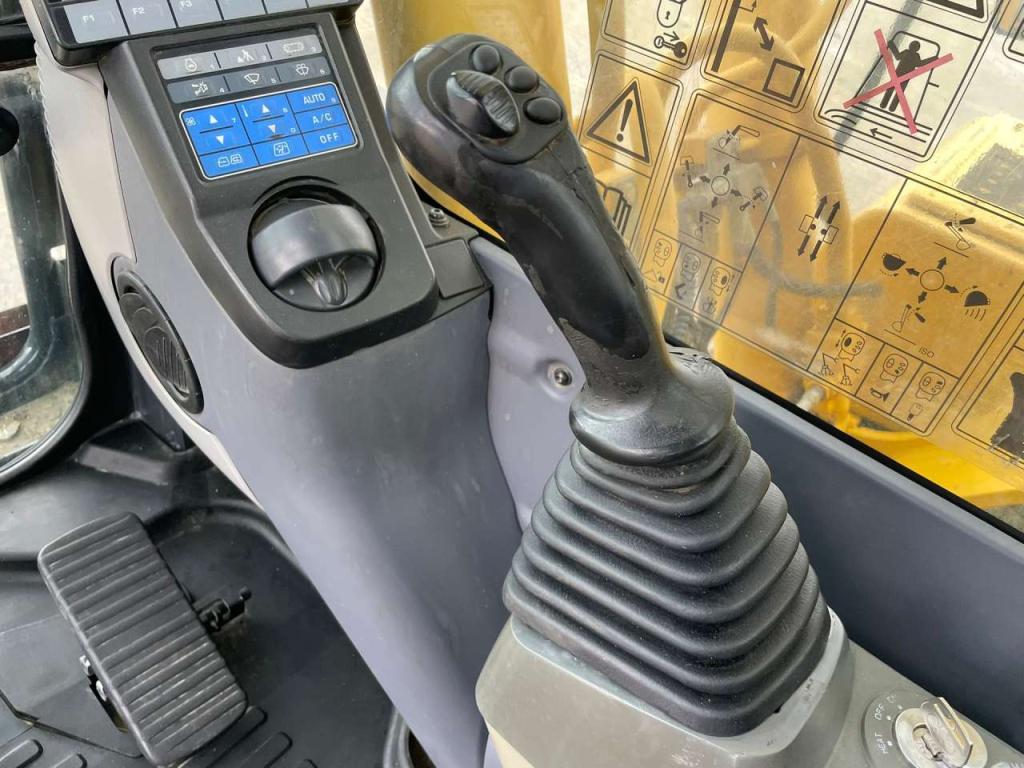Komatsu PC240NLC-10 Foto 23