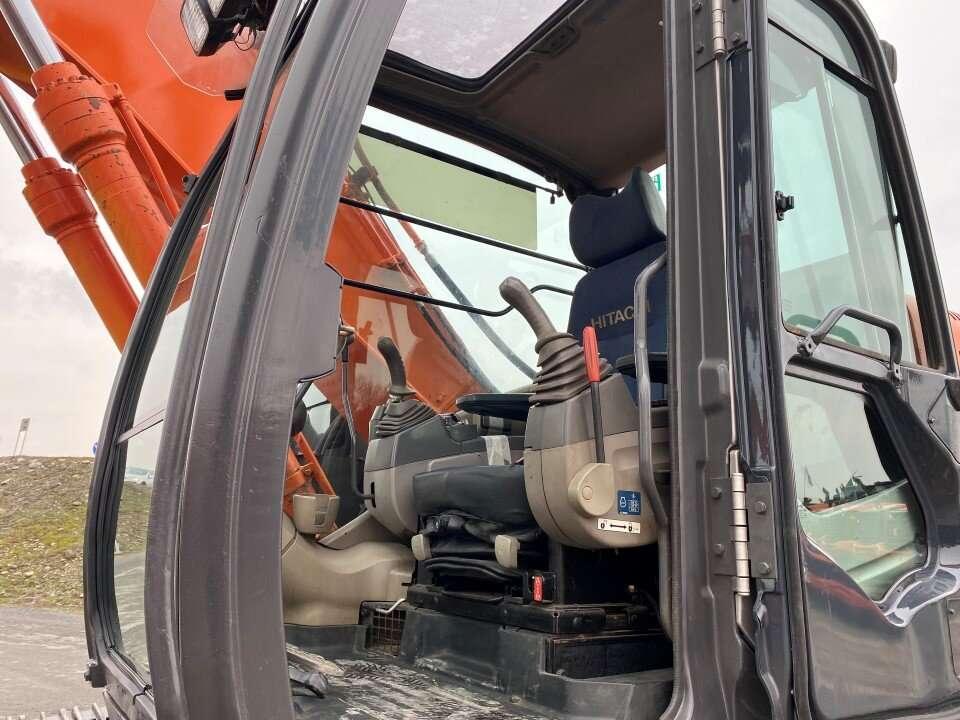 Hitachi ZX225 USBLC Foto 6