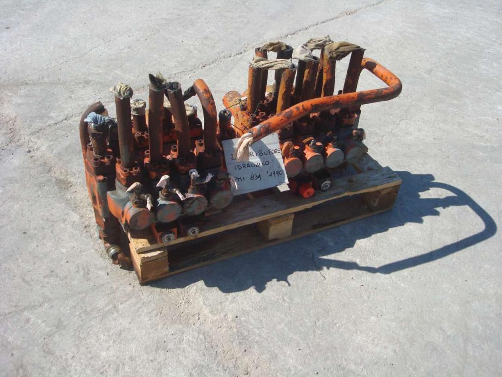 Distributore idraulico per PMI 834 Foto 3