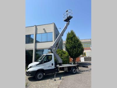 Cela Essential 18T in vendita da Bini Gru Srl