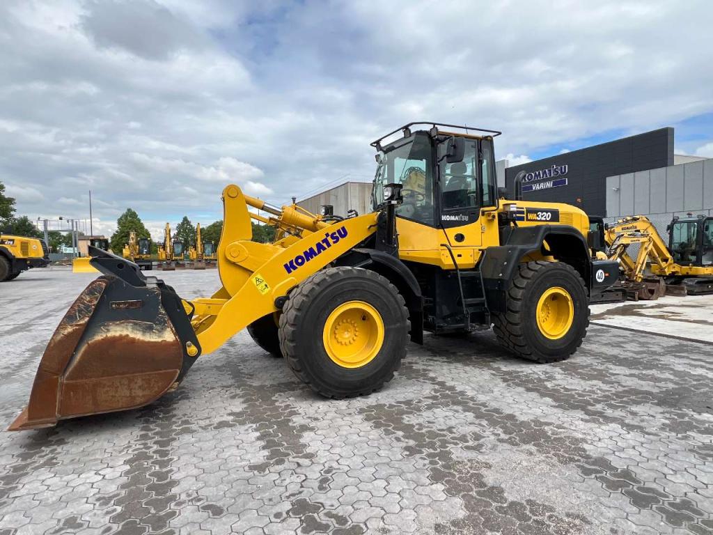 Komatsu WA320-7 Foto 1