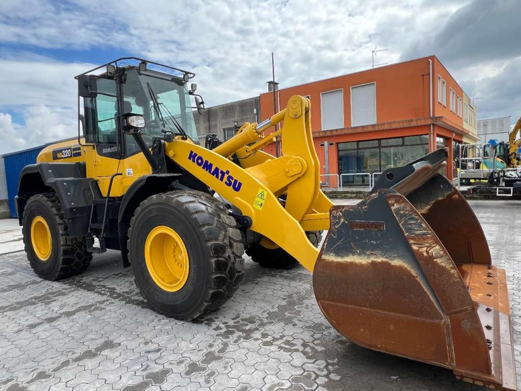 Komatsu WA320-7 Foto 3