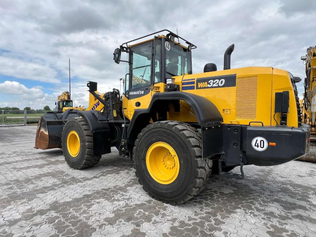 Komatsu WA320-7 Foto 6