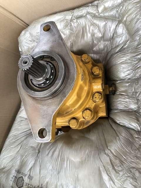 Komatsu Motore di rotazione per Komatsu PC180-3 Foto 1