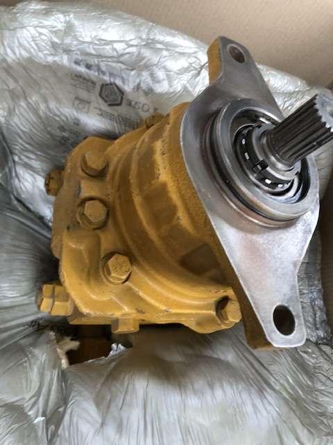Komatsu Motore di rotazione per Komatsu PC180-3 Foto 2