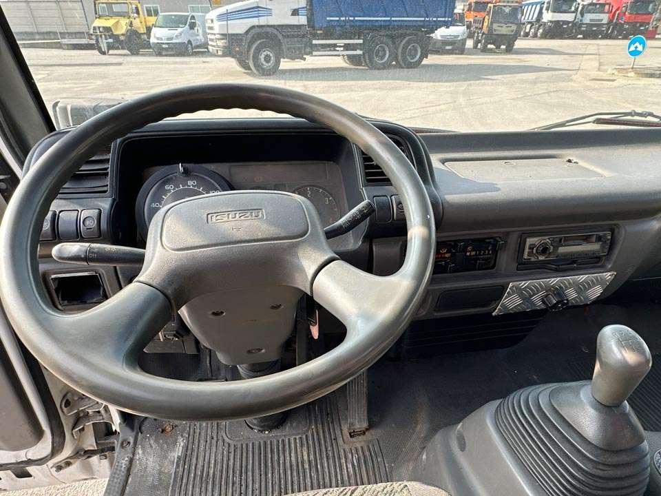 Isuzu NQR75 4X2 Foto 14