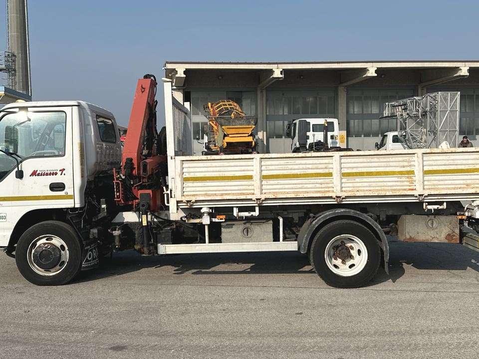 Isuzu NQR75 4X2 Foto 2