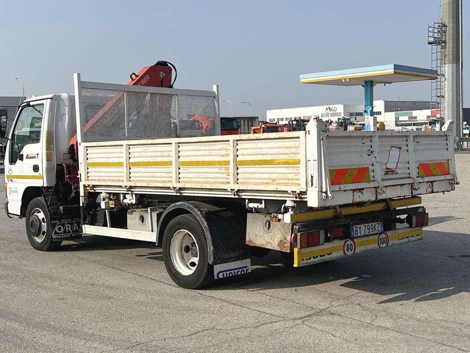 Isuzu NQR75 4X2 Foto 3