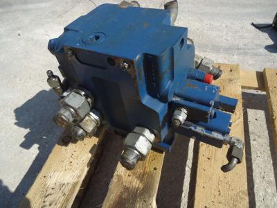 Distributore idraulico per New Holland W270B in vendita da OLM 90 Srl
