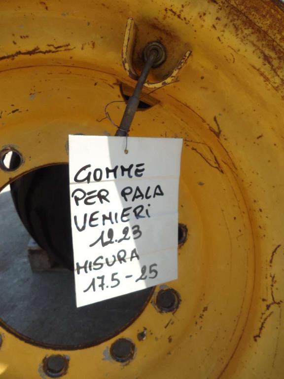 Pneumatico con Cerchio per Venieri 12.23 Foto 6