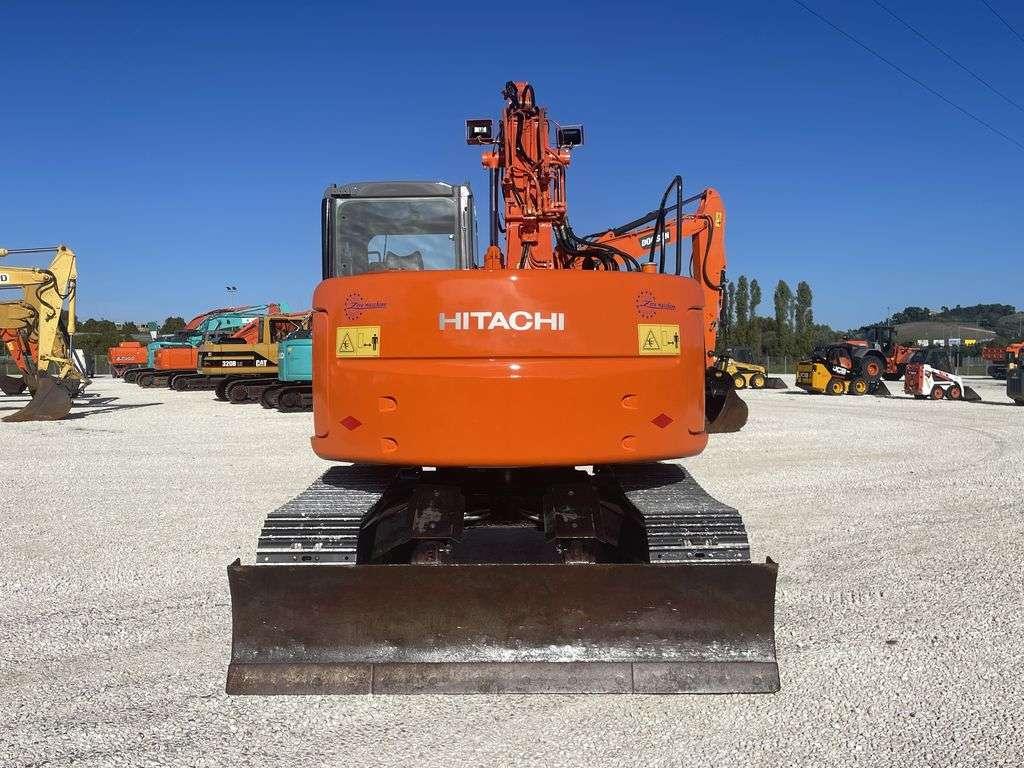 Hitachi ZX135 US Foto 4