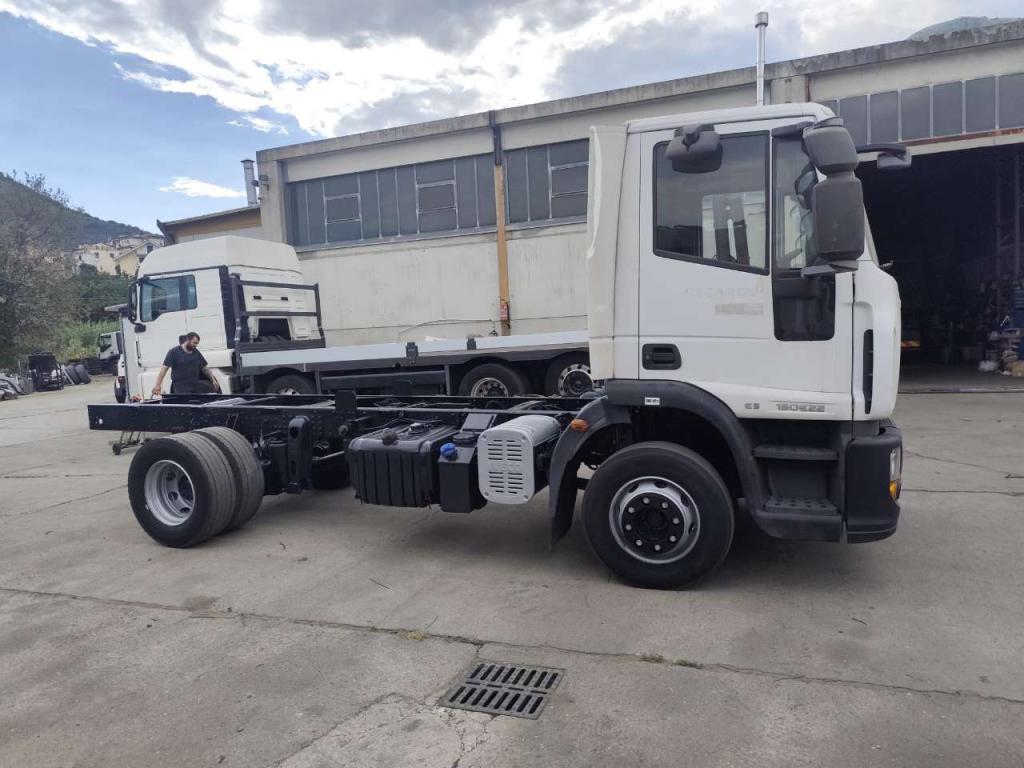 Iveco EUROCARGO 150E22P Foto 27
