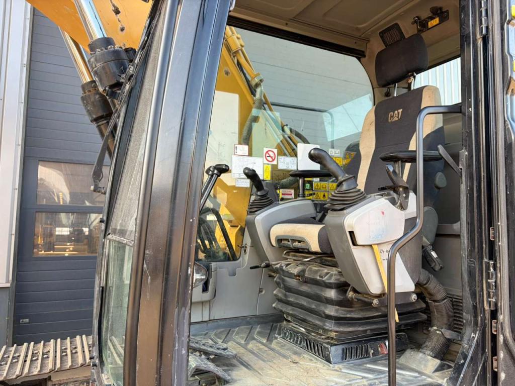 Caterpillar 320FL Foto 20