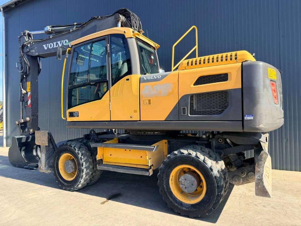 Volvo 180D Foto 2