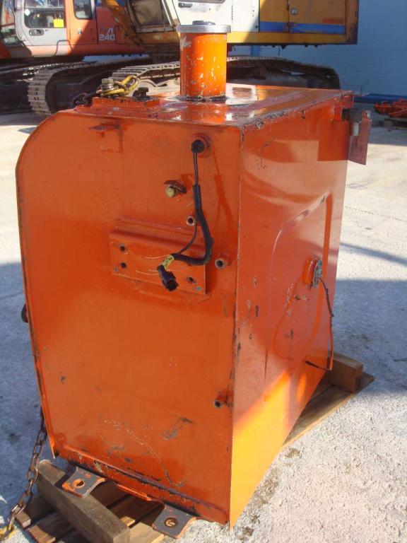 Serbatoio gasolio per ZAXIS 210-3  E 240-3 Foto 5