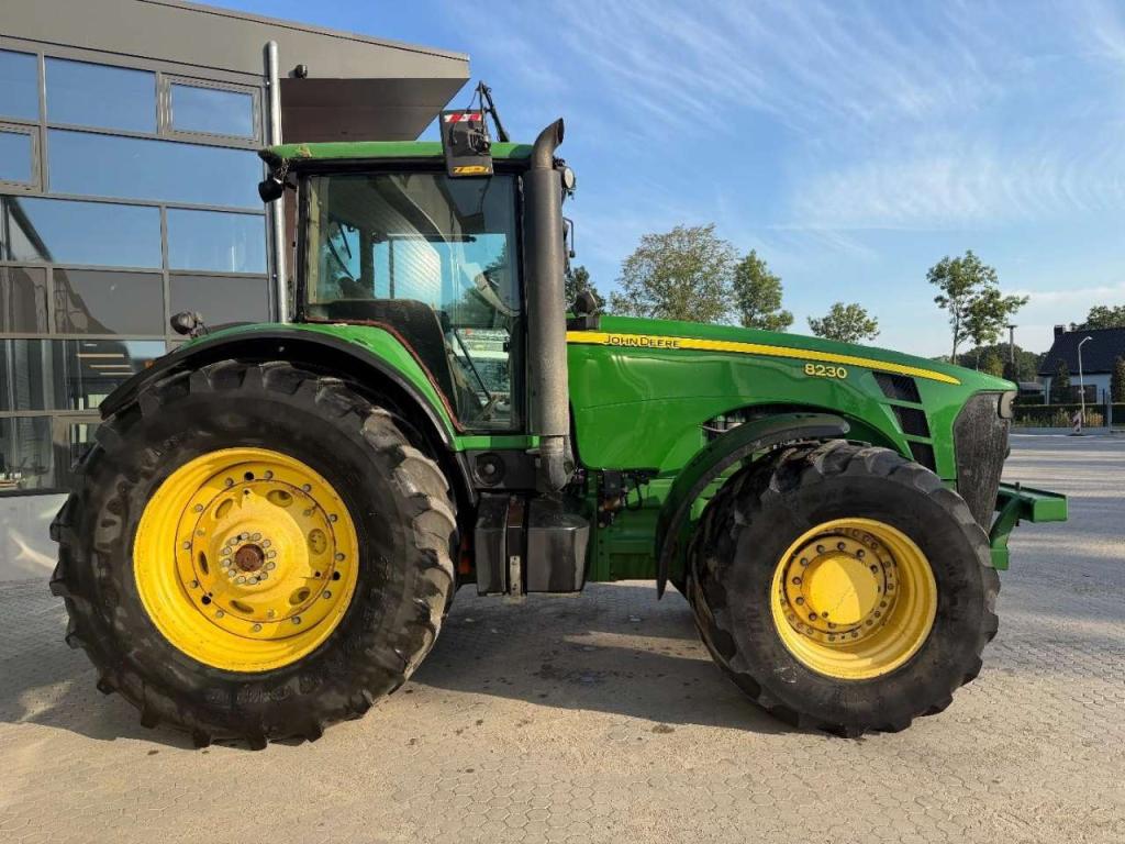 John Deere 8230 PowerShift - NO TLS Foto 4