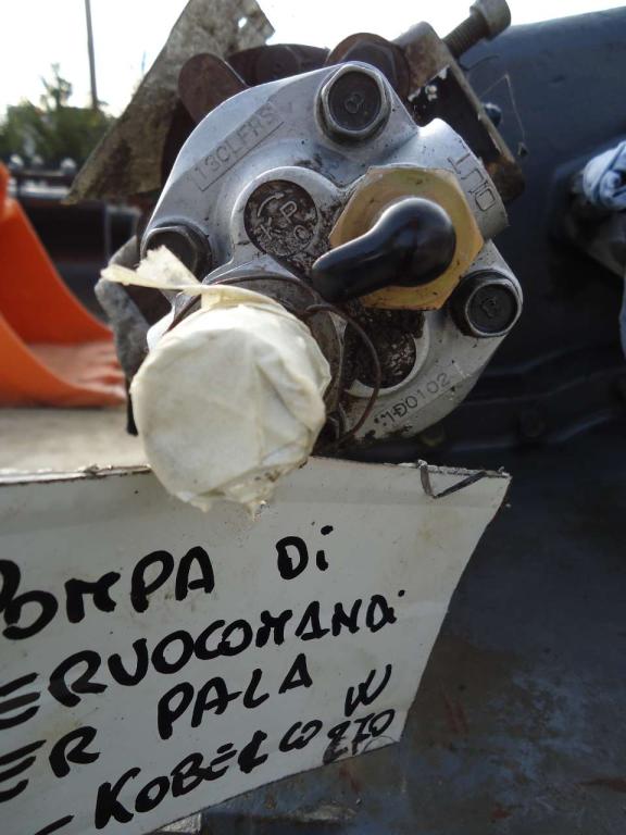 Pompa idraulica servocomandi per Fiat Kobelco W270 Foto 3