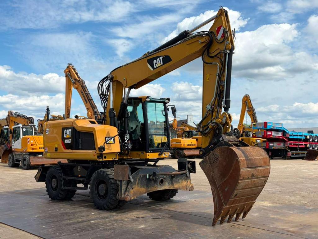 Caterpillar M316F Mobile excavator Foto 12