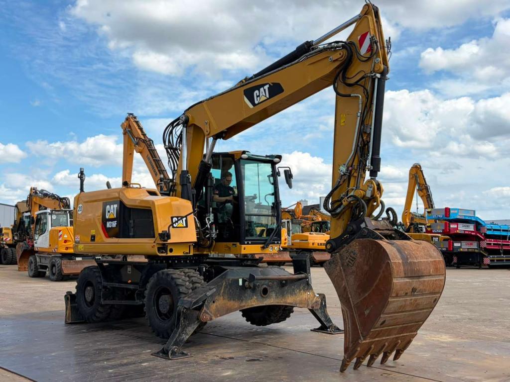 Caterpillar M316F Mobile excavator Foto 13