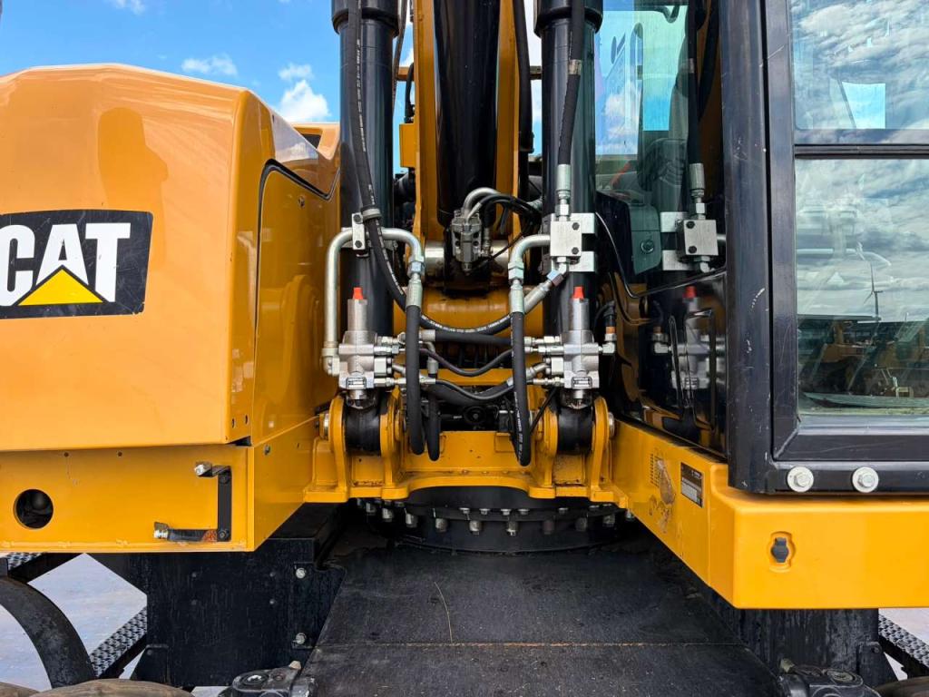 Caterpillar M316F Mobile excavator Foto 16