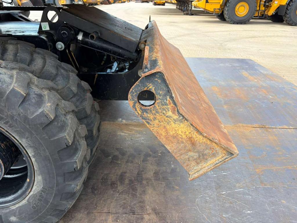 Caterpillar M316F Mobile excavator Foto 21