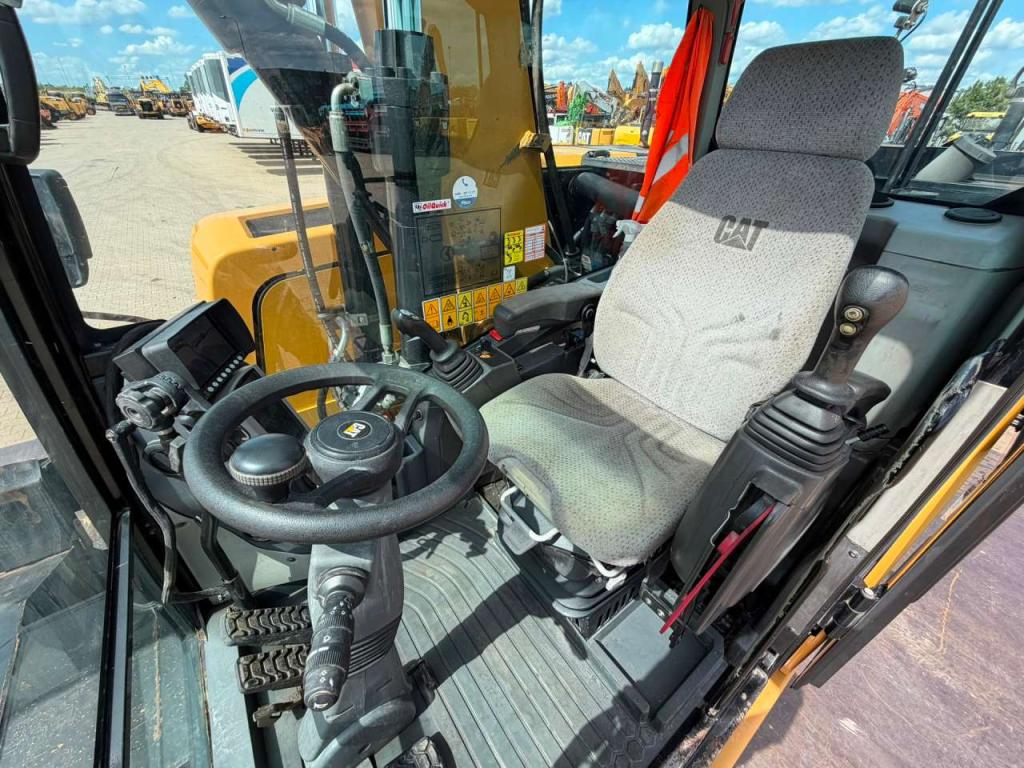 Caterpillar M316F Mobile excavator Foto 24