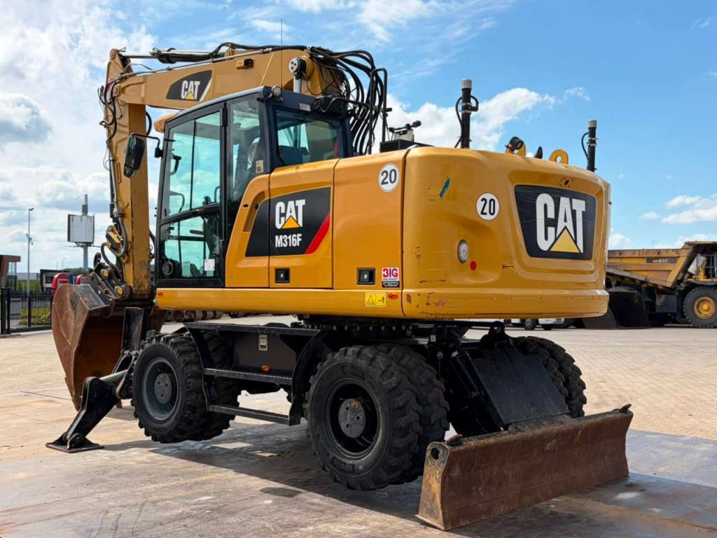 Caterpillar M316F Mobile excavator Foto 6