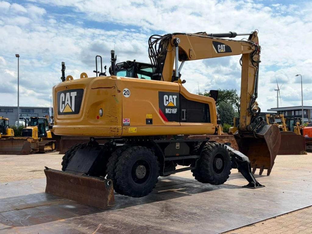 Caterpillar M316F Mobile excavator Foto 9