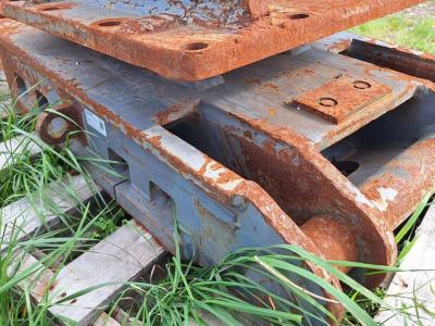 S2 for 25-32 ton excavators Attachment plate in vendita da Balavto