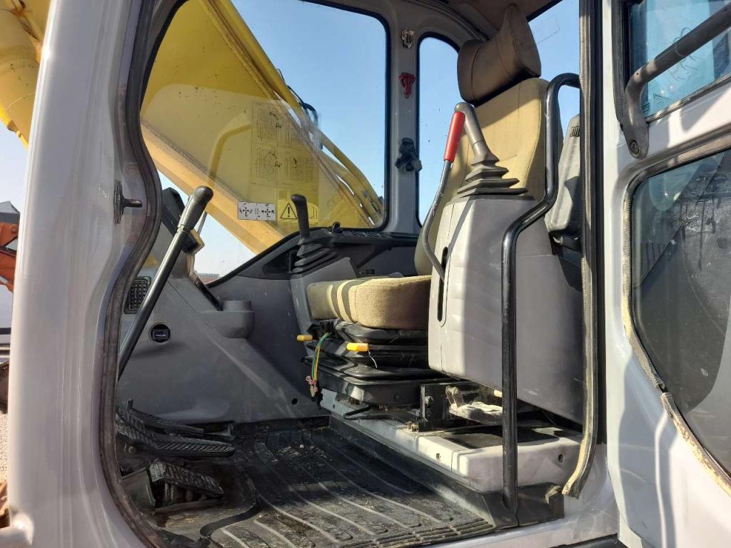 New Holland E 215 Foto 15