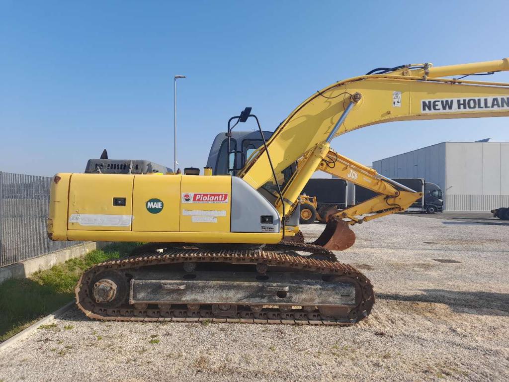 New Holland E 215 Foto 6