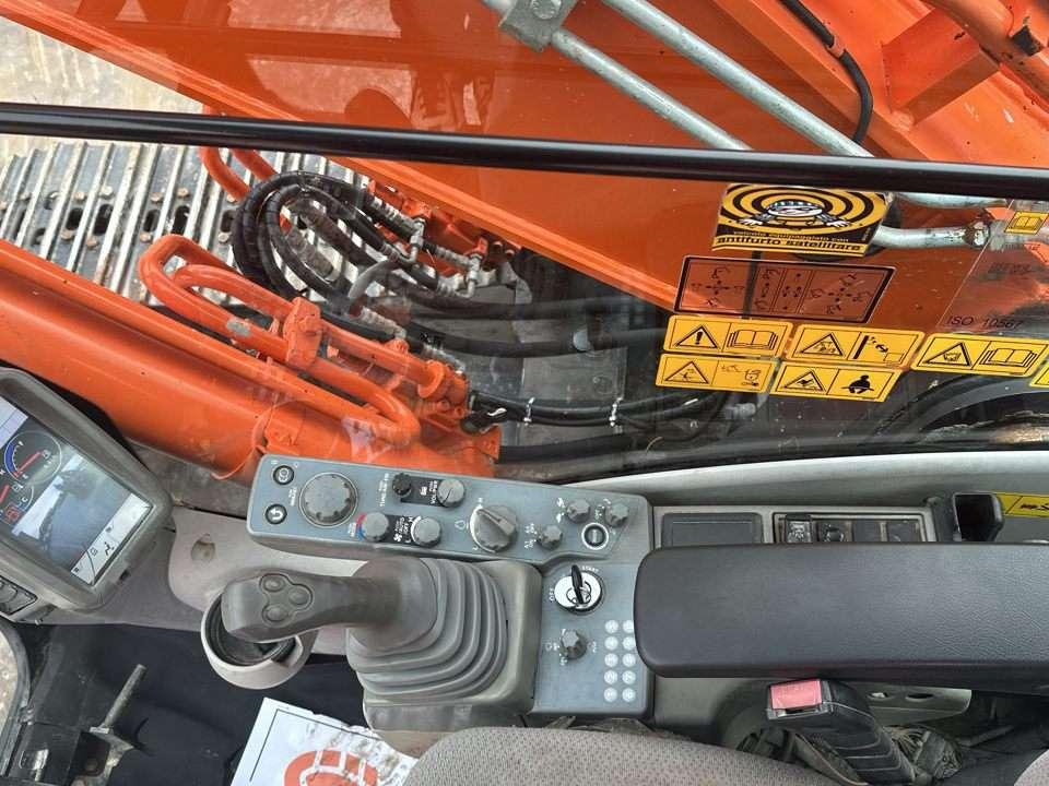 Hitachi ZX210LCN-5B Foto 14