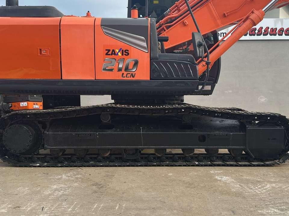 Hitachi ZX210LCN-5B Foto 4
