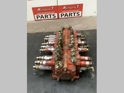 Distributore idraulico per Neuson 3402 in vendita da Massucco T. Srl Area Ricambi