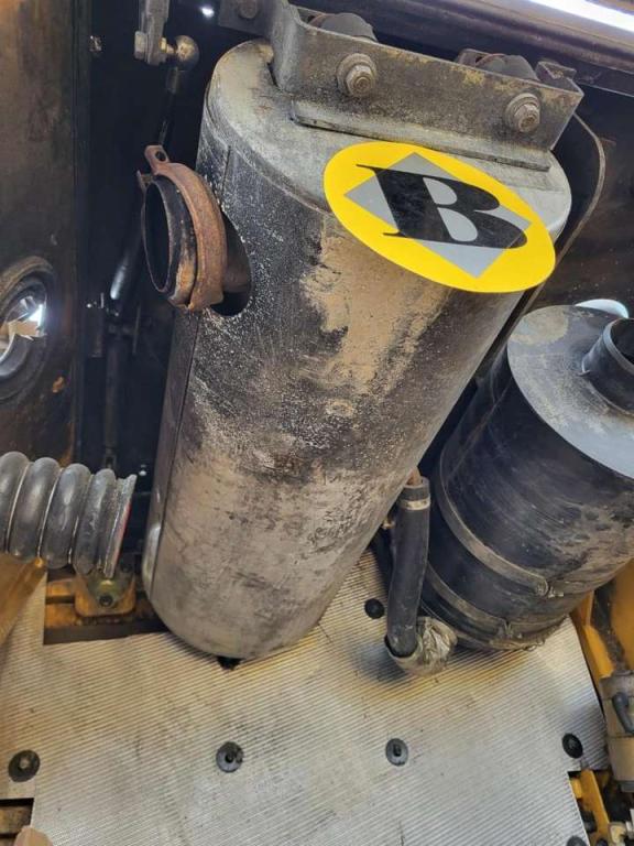 Volvo silencer 11110269 for Volvo L110E, L110F, L120E, L120F, L120G Foto 2