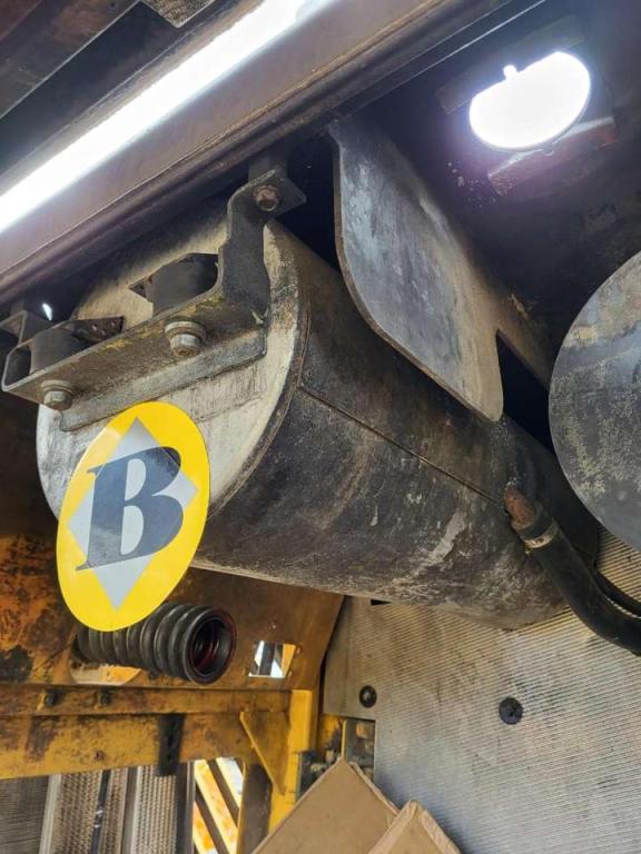 Volvo silencer 11110269 for Volvo L110E, L110F, L120E, L120F, L120G Foto 3