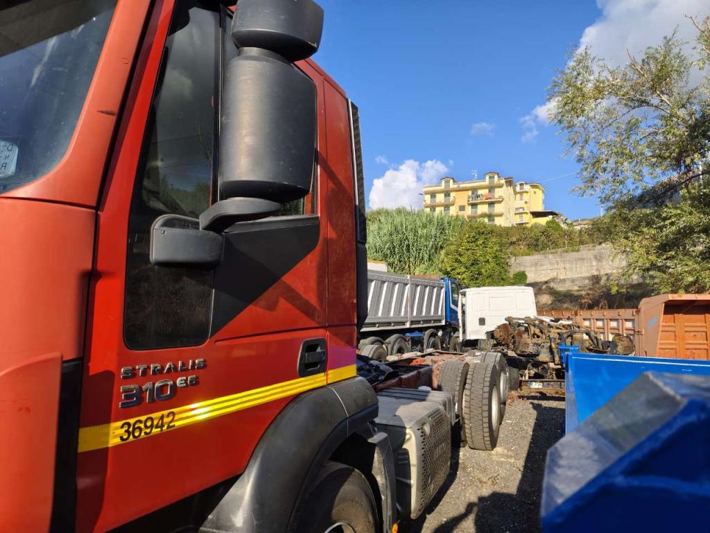 Iveco STRALIS HI-STREET 260S31 Foto 8