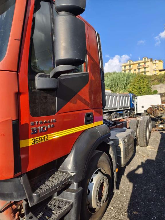 Iveco STRALIS HI-STREET 260S31 Foto 9