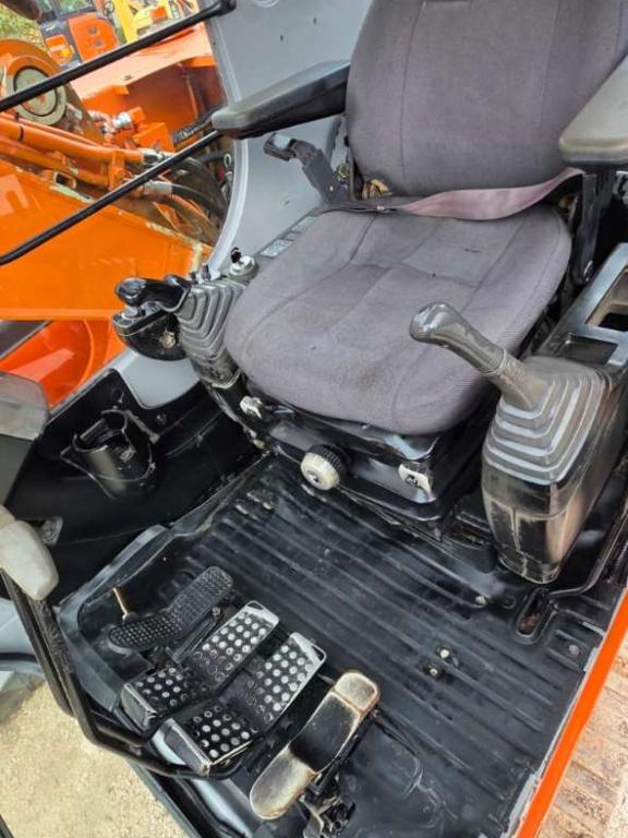 Hitachi ZX130 Foto 7